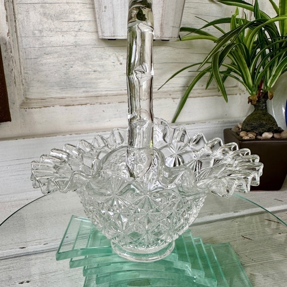 FENTON, ANTIQUE, CLEAR GLASS BASKET WITH FLUTED RIM. NO CHIPS OR CRACKS. - Picture 4 of 9